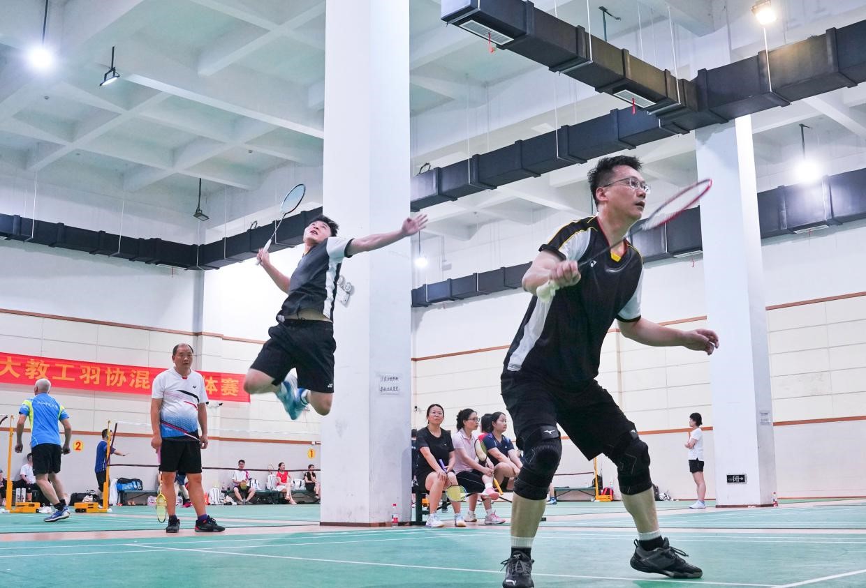 “欢乐羽球点燃夏日激情” -——浙师大教工羽毛球协会混合团体赛圆满落幕